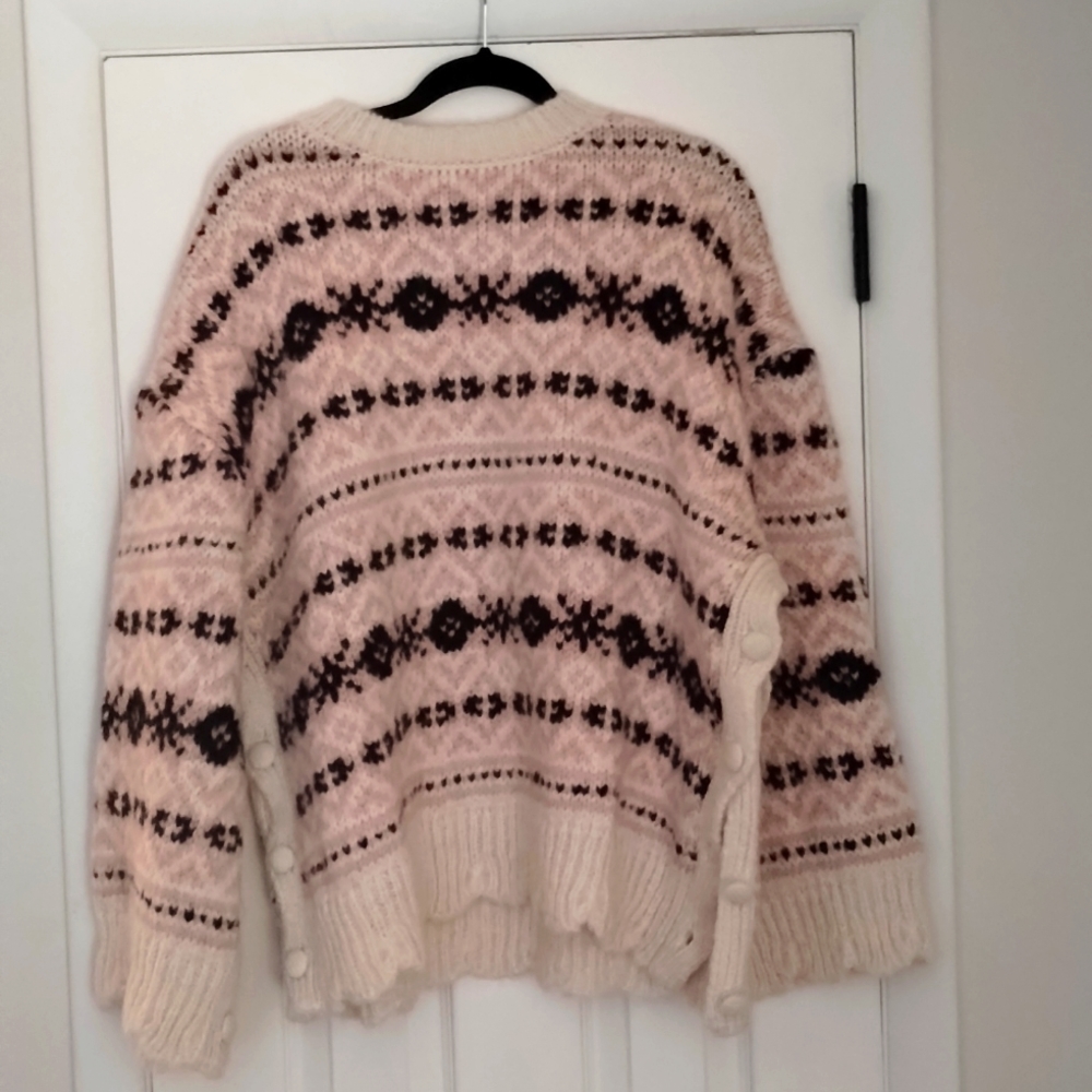 NWT Zara Jacquard Knit Sweater With Button side Vents Size M/L